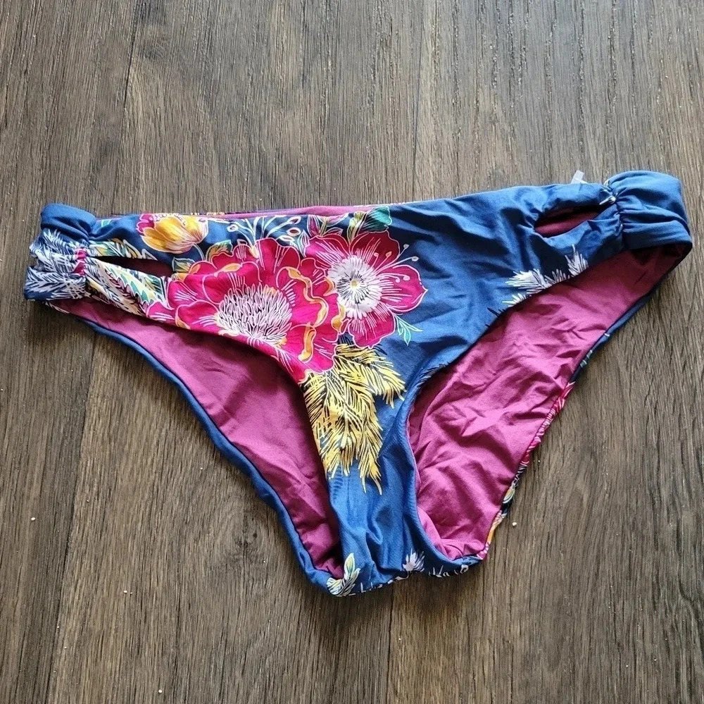 NWOT Soluna Seom Bikini Bottoms size Small Floral